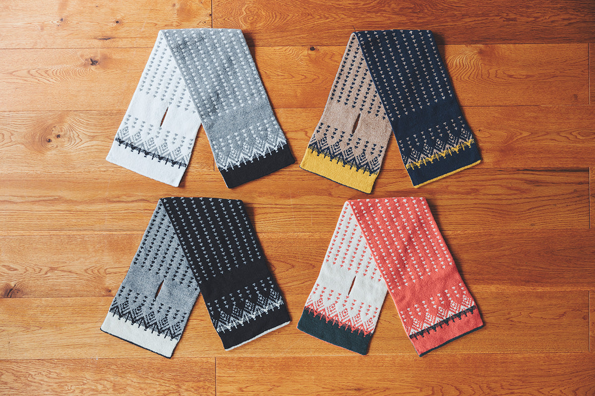 A warm short muffler made with a glove knitting machine