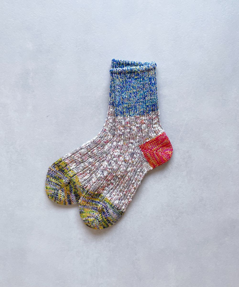 TM52W-213【 たくさんの色を使った切り替え麻の靴下 】