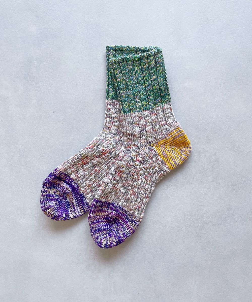 TM52W-213【 たくさんの色を使った切り替え麻の靴下 】