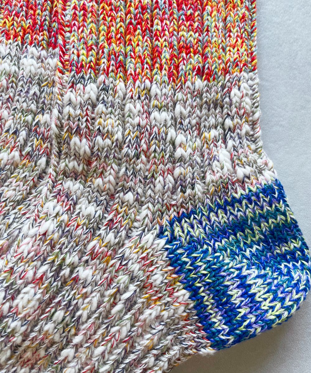 TM52W-213【 たくさんの色を使った切り替え麻の靴下 】