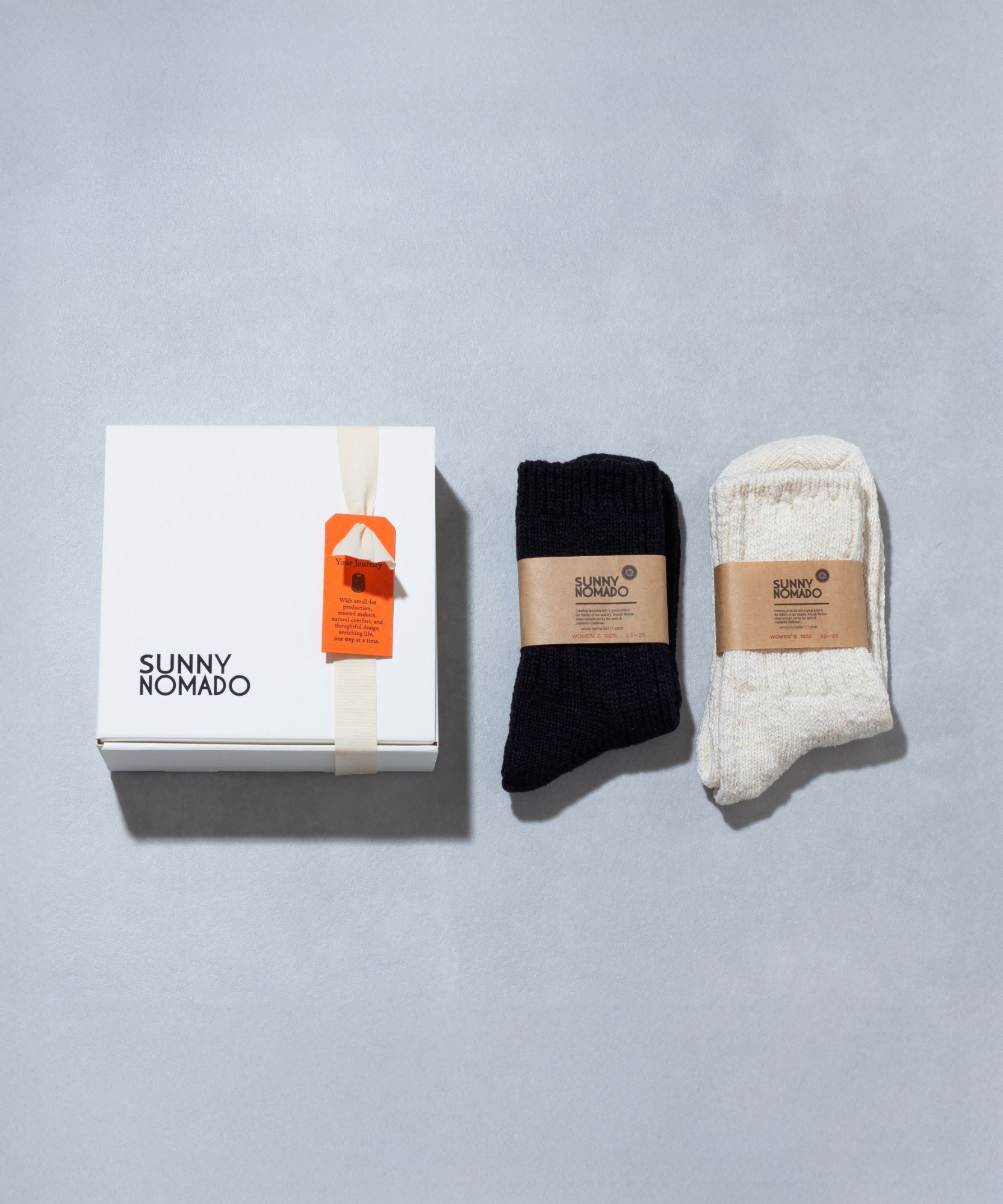 どんな服にも合わせやすい大人のシンプル靴下セット