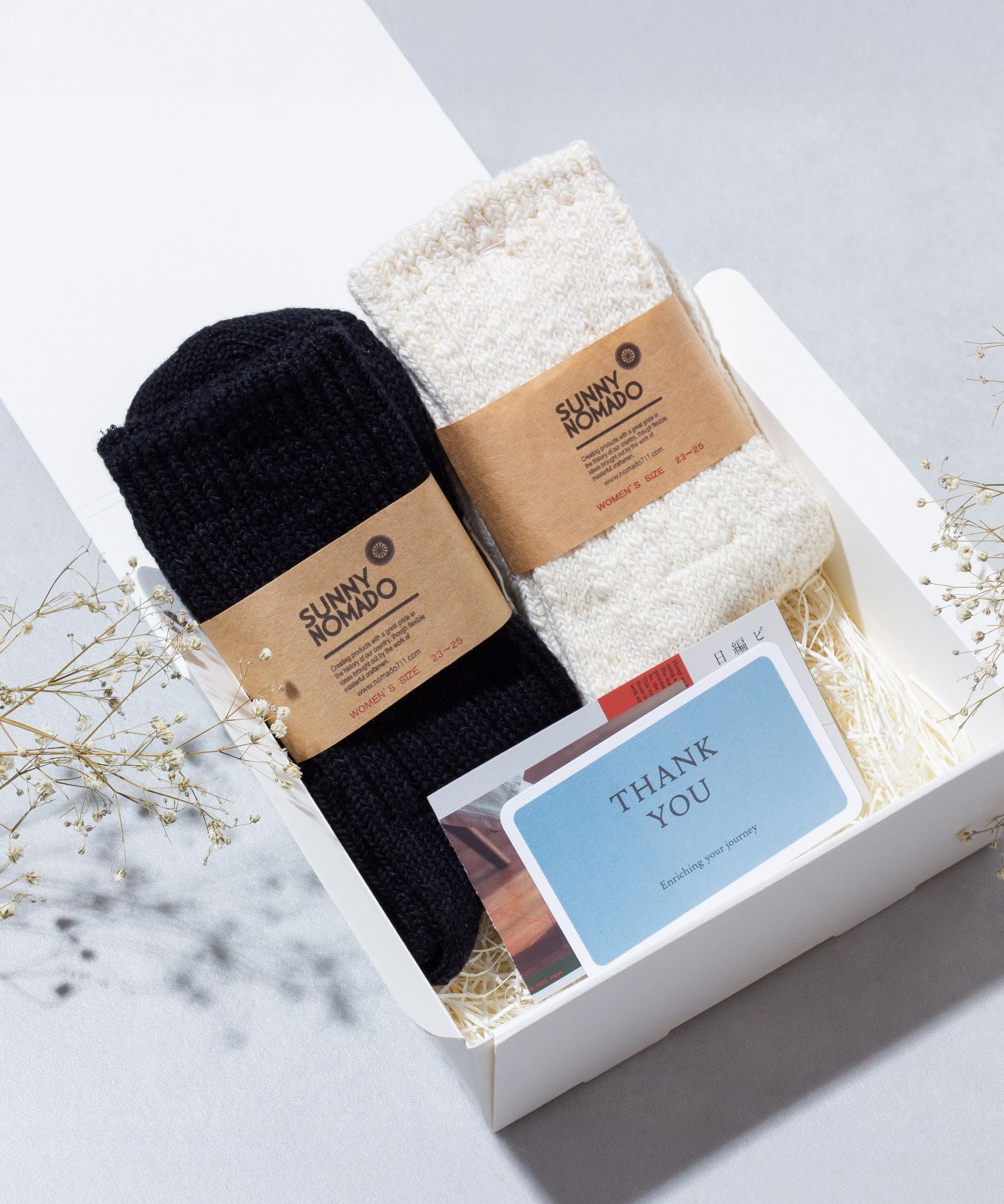 どんな服にも合わせやすい大人のシンプル靴下セット