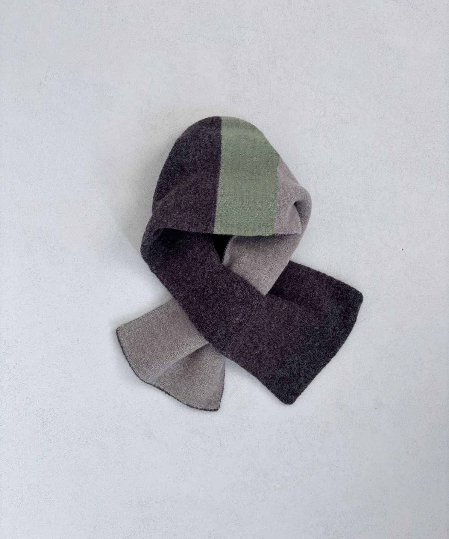 香川産マルチカラーのカプサイシンショートマフラー