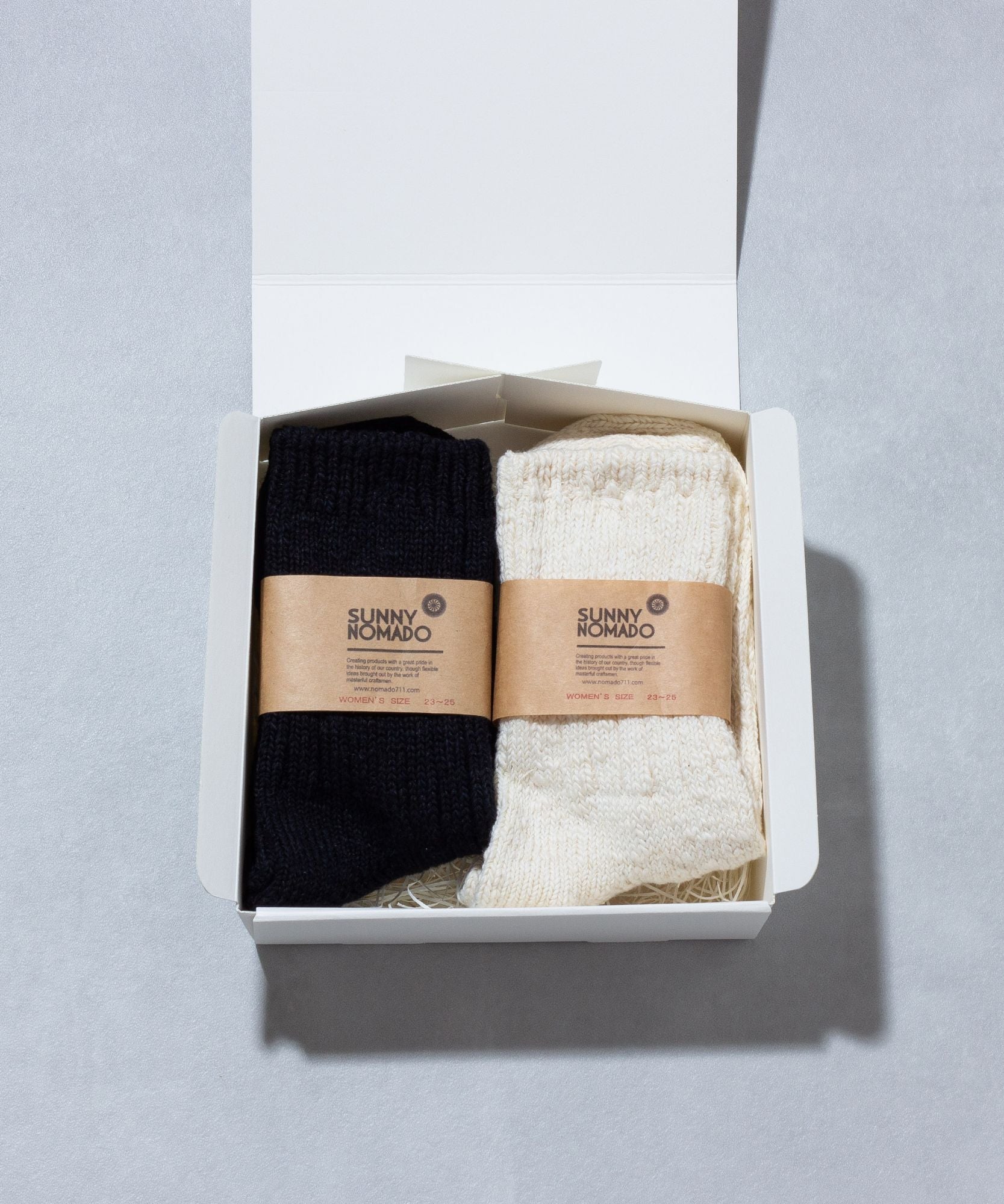 どんな服にも合わせやすい大人のシンプル靴下セット