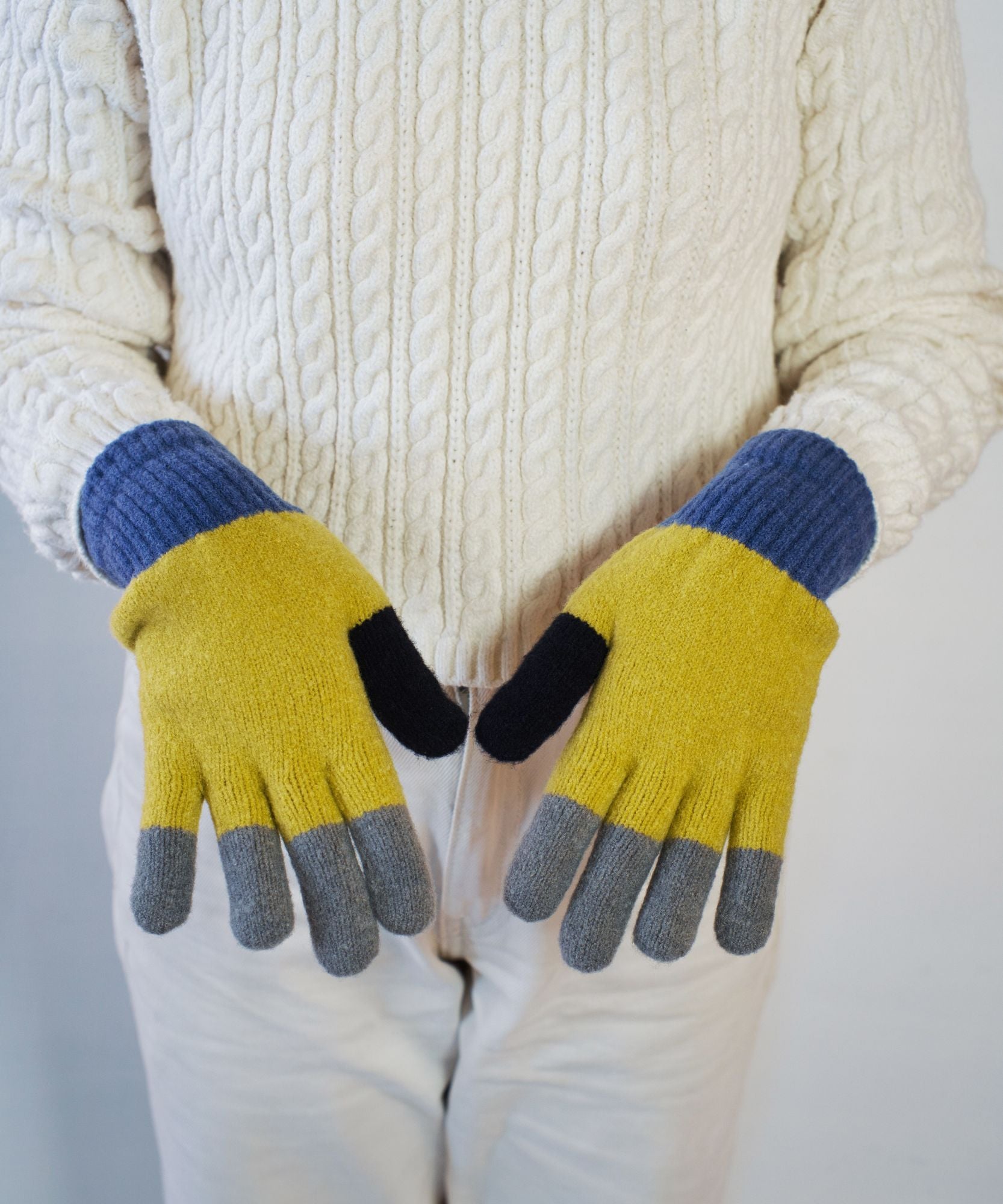 香川産マルチカラーのカプサイシン手袋