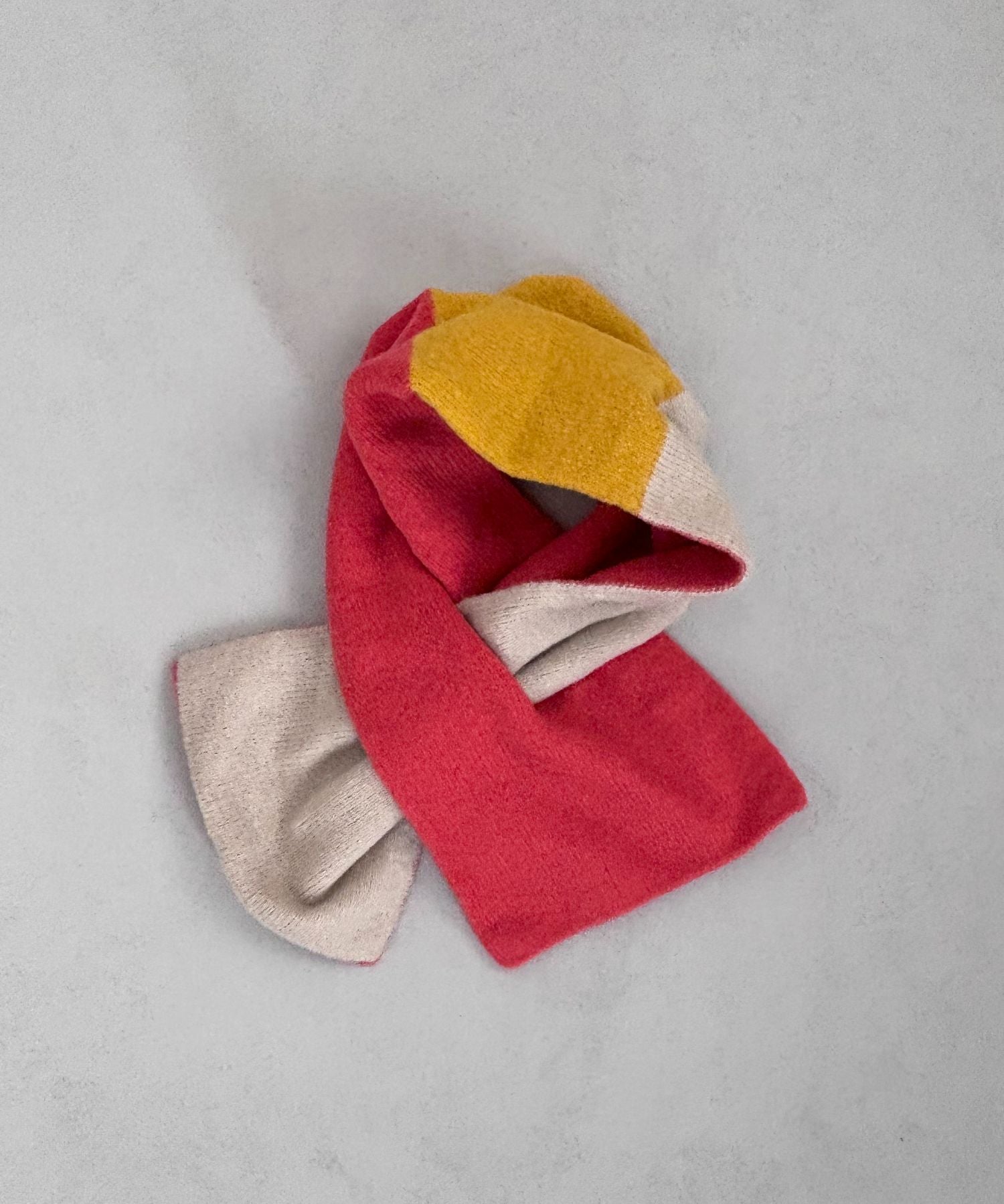 香川産マルチカラーのカプサイシンショートマフラー